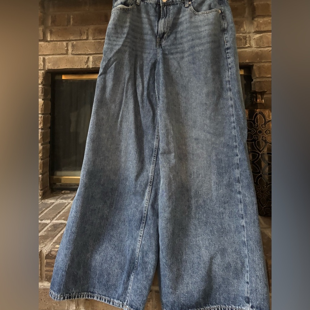 GAP ULTRA WIDE LEG Women's DENIM Jeans sz 10 measurements pictured like new!!!
